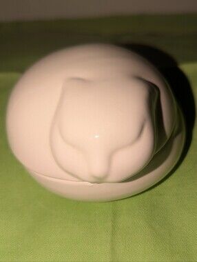 Tiffany & Co. White Porcelain Sleeping Cat Trinket Box. 1977